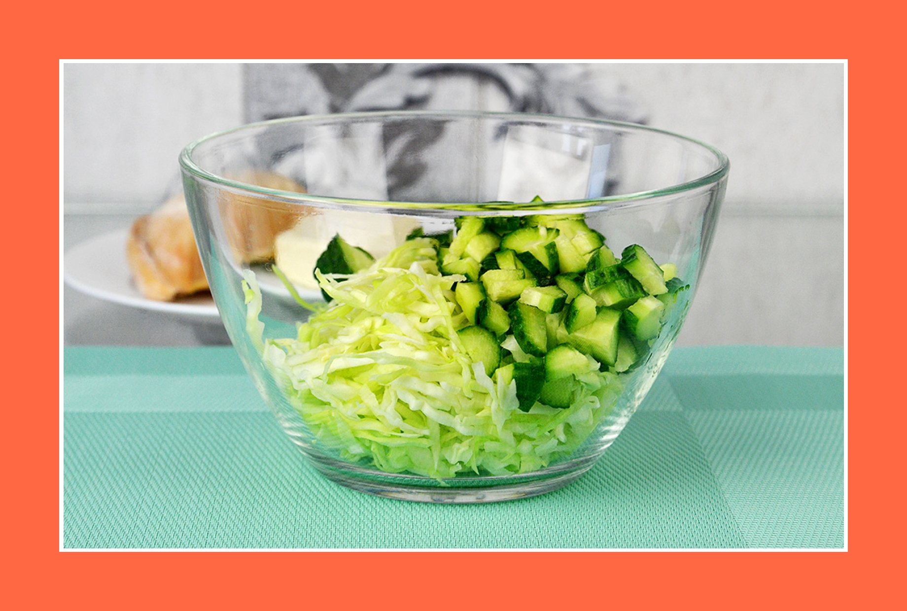 Hähnchensalat mit Gurken und Kohl Hähnchensalat mit Gurken und Kohl