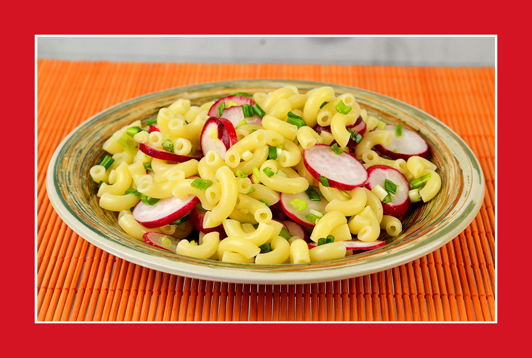Radieschensalat mit Nudeln und Schnittlauch Radieschensalat mit Nudeln und Schnittlauch