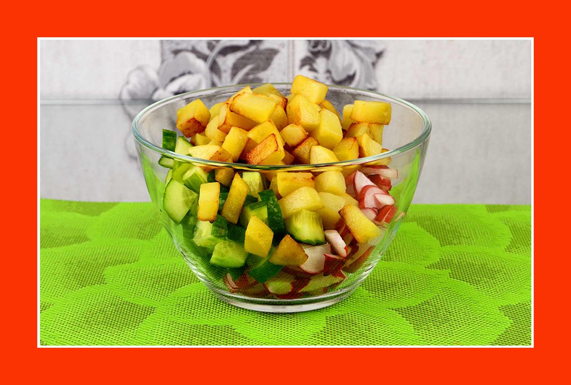 Warmer Kartoffelsalat mit Bratkartoffeln Gurken Radieschen Warmer Kartoffelsalat mit Bratkartoffeln Gurken Radieschen